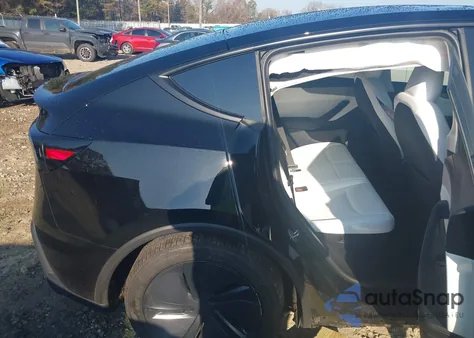 2026 Tesla Model Y Long Range Dual Motor All-Wheel Drive z USA, uszkodzony, nr VIN 7SAYGDED2TA446609